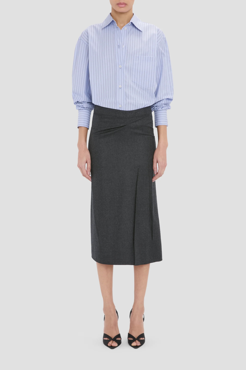 front profile model wearing Pressed Tailored Flannel Skirt Dark Grey Melange Pressed tailored
Midi skirt
Blend of wool and mohair for a textured finish
Structured fit-and-flare silhouette
Mid rise
Skirt lining
73% Virgin Wool 27% Mohair