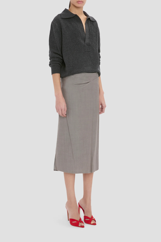 side profile model wearing Pressed Tailored Flannel Skirt Dark Grey Melange Pressed tailored
Midi skirt
Blend of wool and mohair for a textured finish
Structured fit-and-flare silhouette
Mid rise
Skirt lining
73% Virgin Wool 27% Mohair