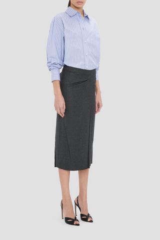 side profile model wearing Pressed Tailored Flannel Skirt Dark Grey Melange Pressed tailored
Midi skirt
Blend of wool and mohair for a textured finish
Structured fit-and-flare silhouette
Mid rise
Skirt lining
73% Virgin Wool 27% Mohair