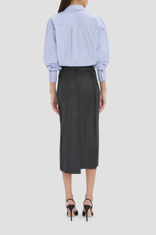 back profile model wearing Pressed Tailored Flannel Skirt Dark Grey Melange Pressed tailored
Midi skirt
Blend of wool and mohair for a textured finish
Structured fit-and-flare silhouette
Mid rise
Skirt lining
73% Virgin Wool 27% Mohair
