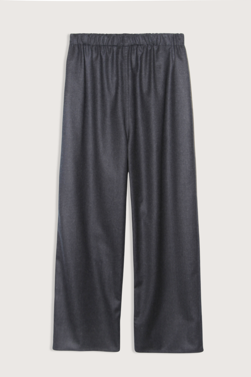 flat lay Preston Drawstring Pant charcoal Ultra Light Flannel
100% Wool
Elasticated waistband
Two side slit pockets
Rear welt pocket