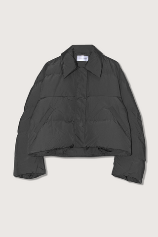 flat lay Puffer Coat Black cropped fit Wide sleeves that taper gently at the cuff, elastic drawcord hem