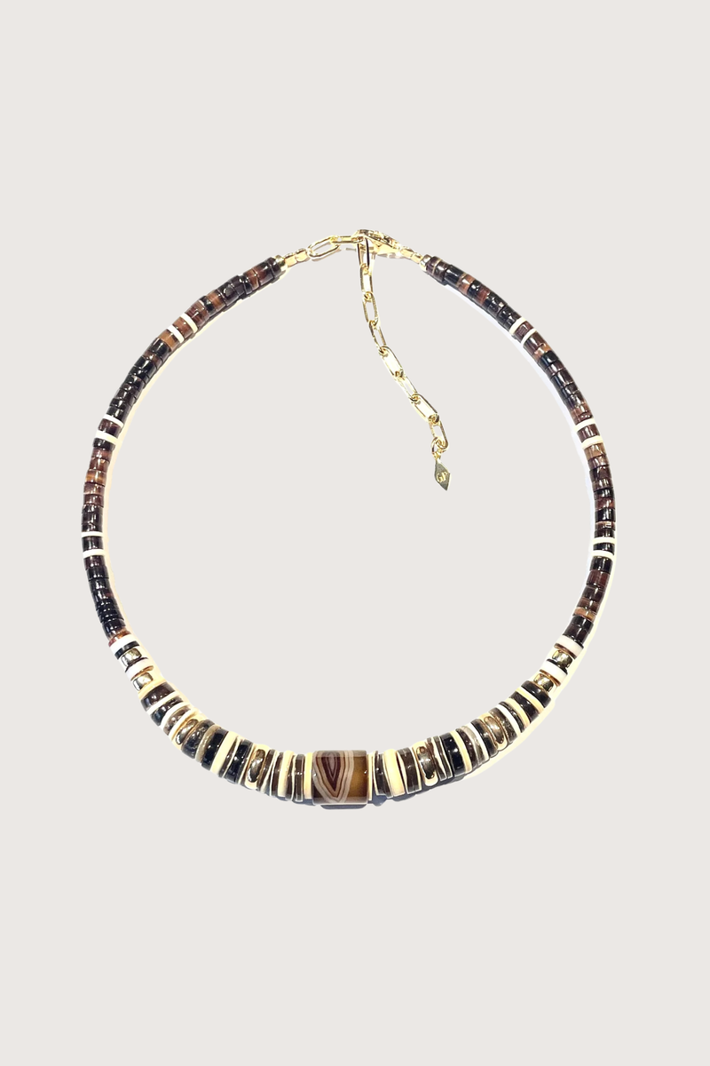 flat lay Puka 9 Necklace ivory brown Puka necklace
Shell
Vintage agate
Gold plated 18K