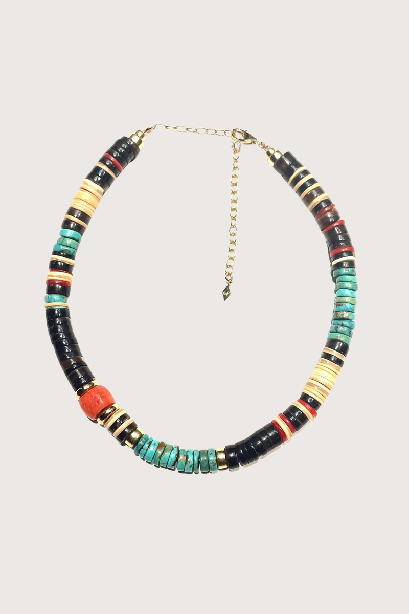 flat lay Puka Navajo XXL Necklace Shell, turquoises, gold plated 18K
Handmade in Gachon Pothier's Parisian workshop