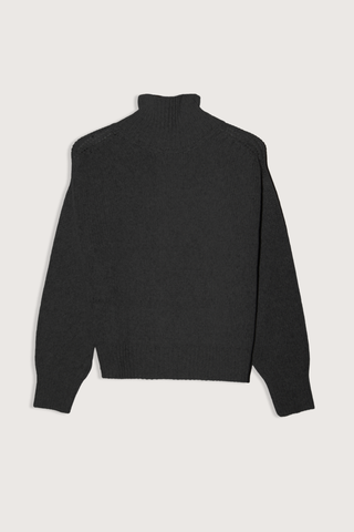 flat lay Raglan High Neck With Back Slit Sweater Black Contemporary sweater
Tall ribbed neck
Teardrop back slit
Soft raglan lines
Rib structure
Slightly oversized fit
Crafted stitch details
100% cashmere