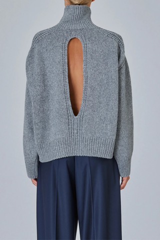 back profile model wearing Raglan High Neck With Back Slit Sweater Grey Contemporary sweater
Tall ribbed neck
Teardrop back slit
Soft raglan lines
Rib structure
Slightly oversized fit
Crafted stitch details
100% cashmere
