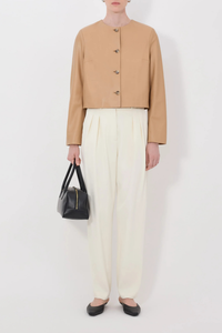 front profile model wearing Raho Leather Jacket Sienna Soft plongé lambskin leather
Slightly cropped
Boxy fit
Crew neck
Long sleeves
Four-button placket.