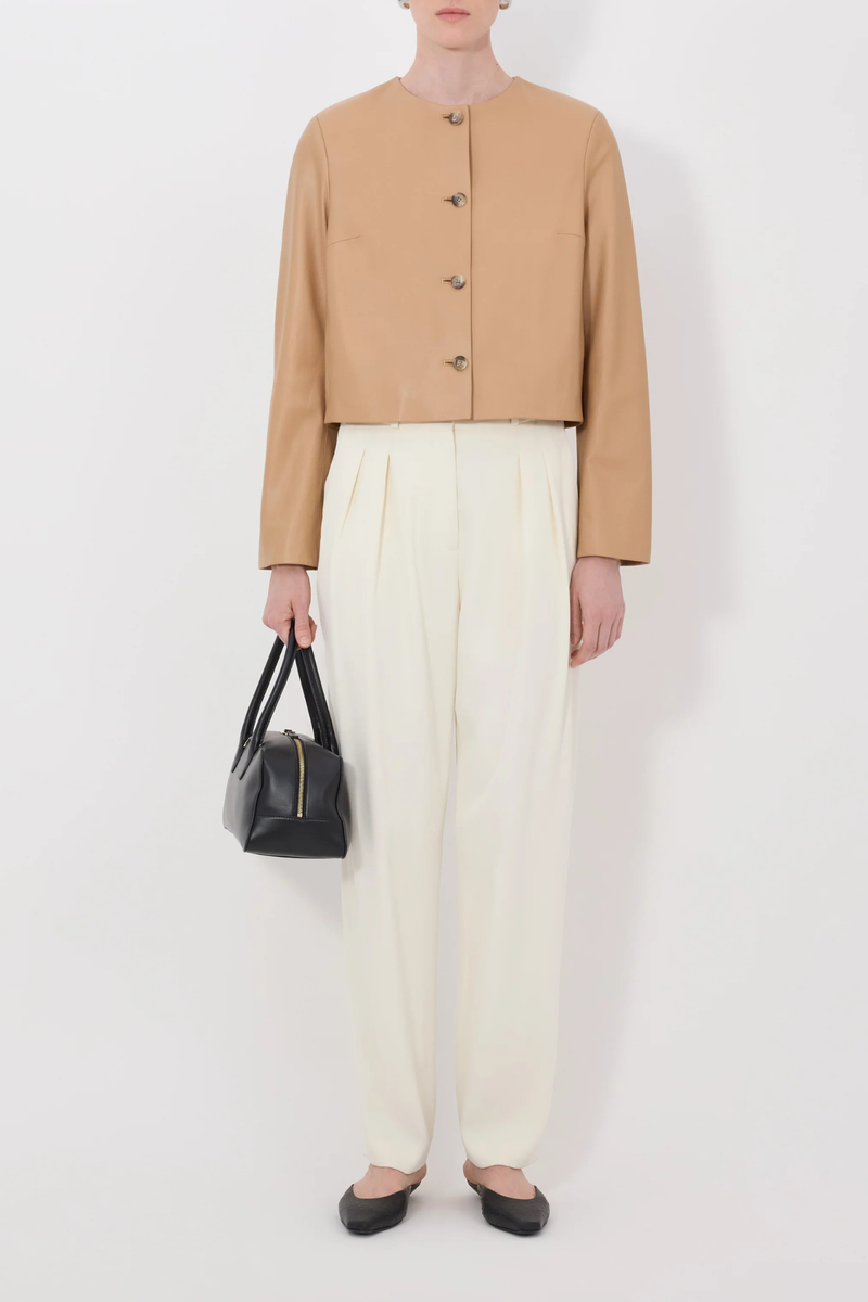 front profile model wearing Raho Leather Jacket Sienna Soft plongé lambskin leather
Slightly cropped
Boxy fit
Crew neck
Long sleeves
Four-button placket.