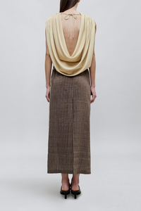 back profile model wearing Regina Stripe Skirt graphite traight cut
Drawstring waist
Elevated linen stripe
Adjustable
Midi length
High back slit
Side seam pockets
Hardware at drawstring