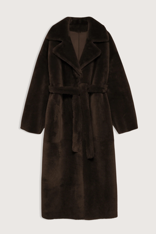 flat lay Rein Nappa Reversible Shearling coffee bean dark brown waist tie belt included
Reversible for two distinct looks: shearling side and leather side
Regular fit
100% Lamb Leather
unlined
long length
