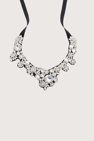 flat lay Rhinestone Collar glass with back ribbon Handmade tie-style necklace
Rhinestones throughout
Ribbon material: 100% polyester