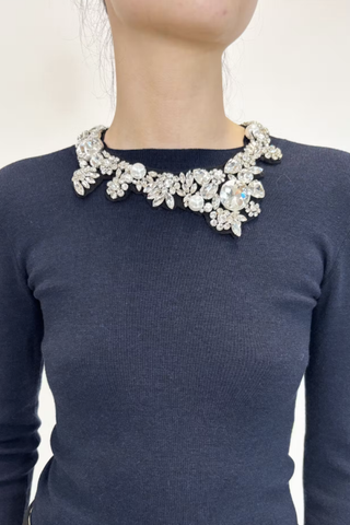 front profile model wearing Rhinestone Collar black ribbon Handmade tie-style necklace
Rhinestones throughout
Ribbon material: 100% polyester