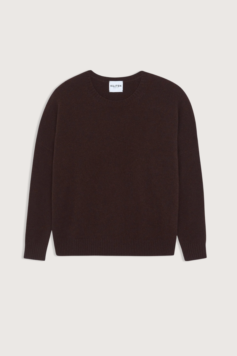 flat lay Romelie Sweater Espresso Round neck sweater
Sweater Romelie burgundy
Oversized cut
100% cashmere
6-threads jersey knitting