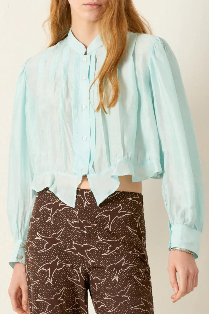 front profile model wearing Ryland Morning Dew Silk Shirt light turquoise Victorian silhouette
Cropped shirt
Pleating details
button front
Ruffled hem
100% Silk