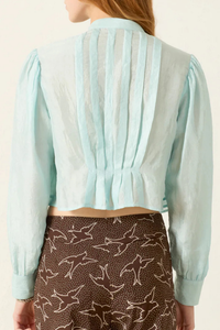 back profile model wearing Ryland Morning Dew Silk Shirt light turquoise Victorian silhouette
Cropped shirt
Pleating details
button front
Ruffled hem
100% Silk