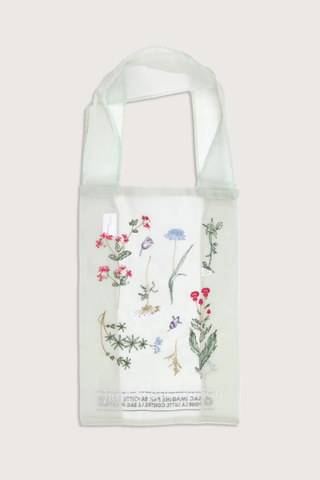 flat lay Sac tote bag Elle Jade Crafted from delicate organza
Embroidered herbarium and floral motifs
Lightweight
Subtle transparency