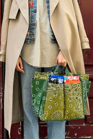 model wearing Sac Picnic Tote Bronze/Vert bandana cotton two outside pockets two side pockets with small and long handles