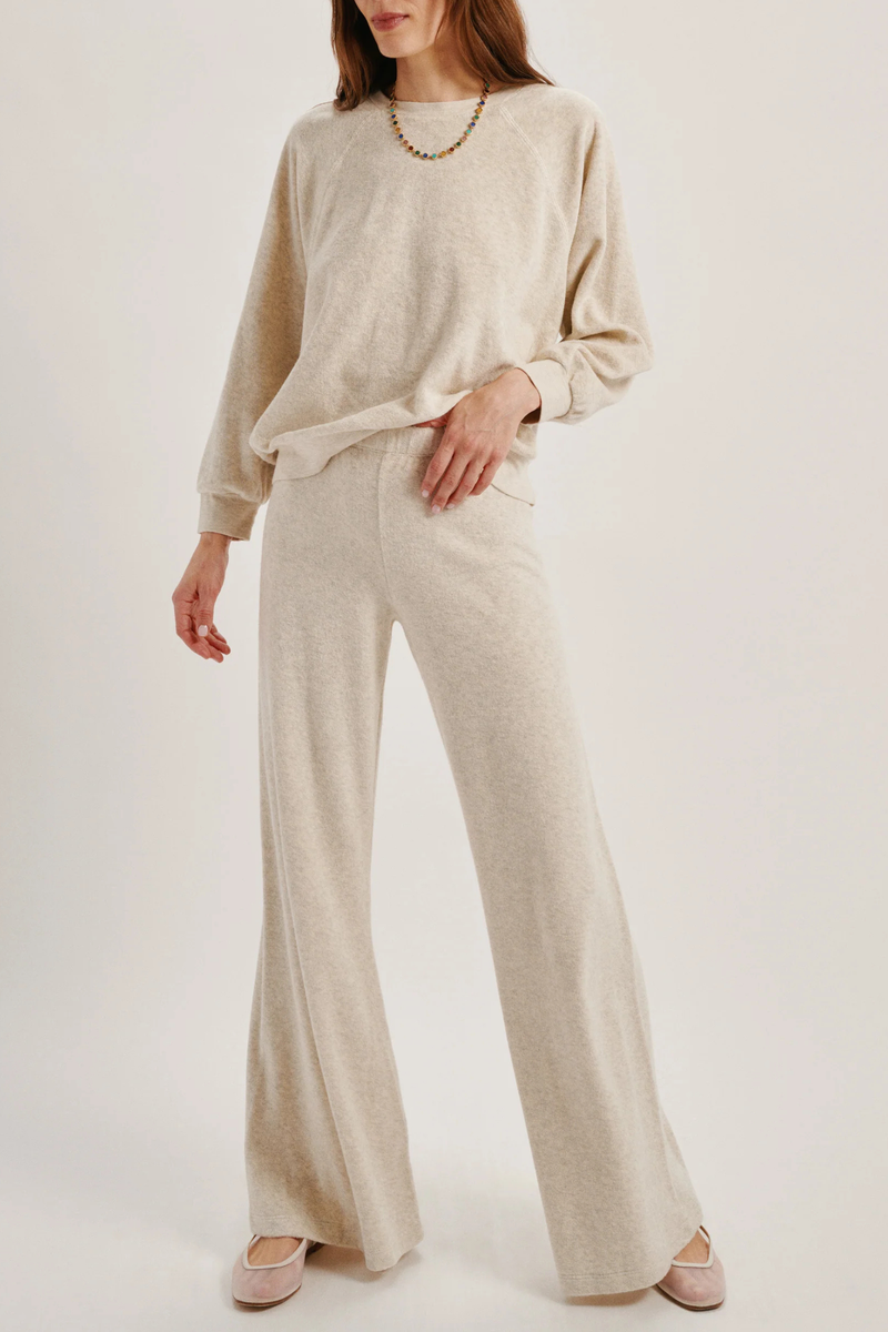 front profile model wearing Samos Oversized Terry Sweatshirt oatmeal  relaxed fit
Crewneck
draping form and design
Generous fit
Ribbed comfy sleeves
cotton polyester blend