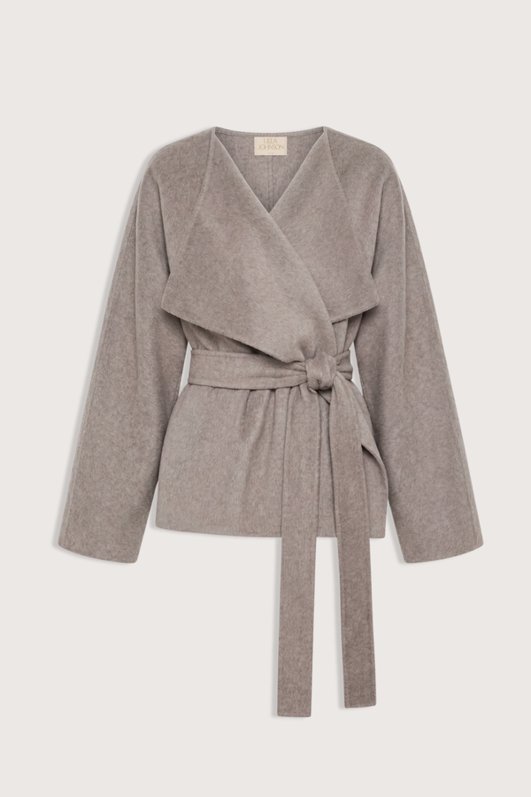 flat lay Sasha Wool Short Belted Coat dove beige melange Wool and cashmere double-face coating
Structure coat
Draped lapels
Self-tie belt
Wrap silhouette falls just below the waist
95% wool, 5% cashmere
Short wrap silhouette
Lightly nips at waist