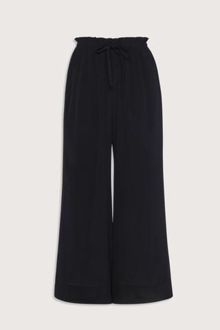 flat lay Sawyer Silk Pants noir black wide leg
Elastic waist
Adjustable drawstring
Silk crepe de chine
Mid-rise, wide leg
Pull-on style