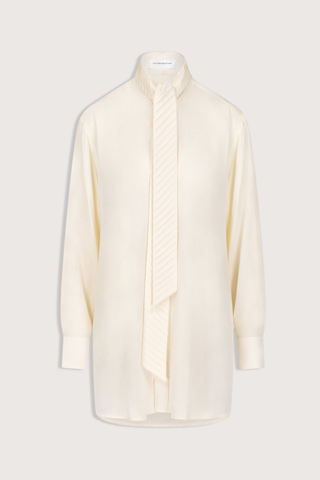 flat lay Scarf Detail Blouse ivory Washed crêpe de chine
Distinctive scarf detail at the neckline
Fluid drape
Tie neck and collar detail
Front button fastening
100% Silk