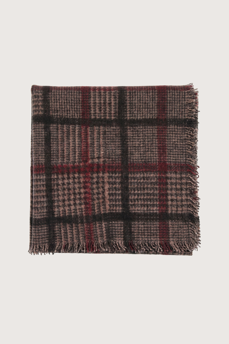 flat lay Scottino Plaid Scarf 100% Cashmere
70 x 70 cm = 28 x 28 in