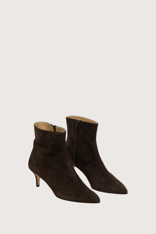 angled profile Seamed Stiletto Suede Boot deep espresso brown Slim profile
Pointed toe
Baby stiletto
Ankle length boot
Italian Suede Goatskin