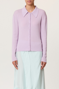 front profile model wearing Shirt Collar Merino Wool Cardigan wisteria purple ribbed knit long sleeves cardigan in lightweight merino wool. Shirt collar and covered buttons.
100% merino wool