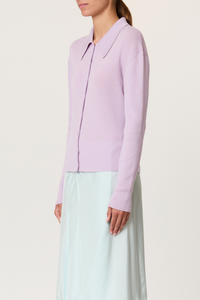 side profile model wearing Shirt Collar Merino Wool Cardigan wisteria purple ribbed knit long sleeves cardigan in lightweight merino wool. Shirt collar and covered buttons.
100% merino wool