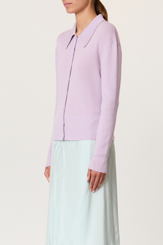 side profile model wearing Shirt Collar Merino Wool Cardigan wisteria purple ribbed knit long sleeves cardigan in lightweight merino wool. Shirt collar and covered buttons.
100% merino wool