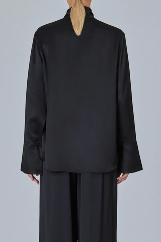 back profile model wearing  Shirt With Scarf Black Fluid blouse
Integrated neck scarf
Exaggerated cuffs
Clean hidden placket
Soft drape
57% silk 43% viscose