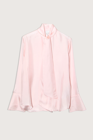 flat lay Shirt With Scarf Light Pink Fluid blouse
Integrated neck scarf
Exaggerated cuffs
Clean hidden placket
Soft drape
57% silk 43% viscose