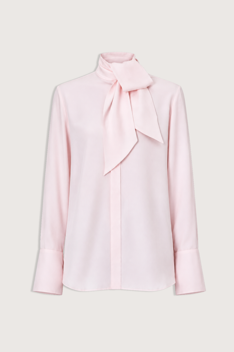 flat lay Shirt With Scarf Light Pink Fluid blouse
Integrated neck scarf
Exaggerated cuffs
Clean hidden placket
Soft drape
57% silk 43% viscose