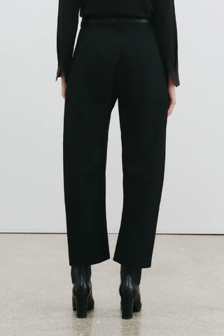 back profile model wearing Shon Wool Gaberdine Pant black Mid-rise
Relaxed fit barrel leg pant
Uniquely curved silhouette utility front pockets