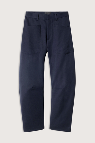flat lay Shon Wool Gaberdine Pant Midnight navy wool Mid-rise
Relaxed fit barrel leg pant
Uniquely curved silhouette
Seam detail at knees
Gusset at inseam