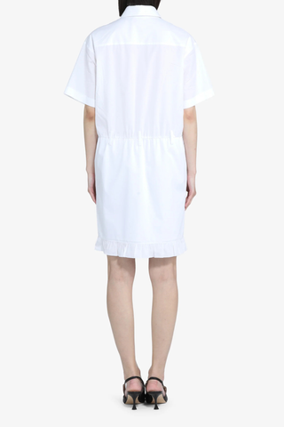 back profile model wearing Short Sleeve Poplin Dress White  cotton White shirt dress
Classic collar
Short sleeves
Button-up front
Shirtdress style
Elastic waistband
Hem is finished with a ruffle
Above-the-knee length