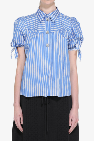 front profile model wearing Short Sleeve Striped Top blue white stripe cotton Short sleeve
Classic collar
Blue and white pattern runs throughout the garment
Front closure features large jewel buttons
Puffed sleeves close with a tied ribbon