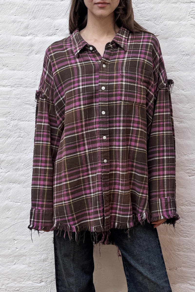 front profile model wearing Shredded Seam Drop Neck Shirt brown pink plaid Japanese fabric
Oversized fit
Classic collar
Button down
Frayed hem and cuff
Chest pocket
100% Cotton
