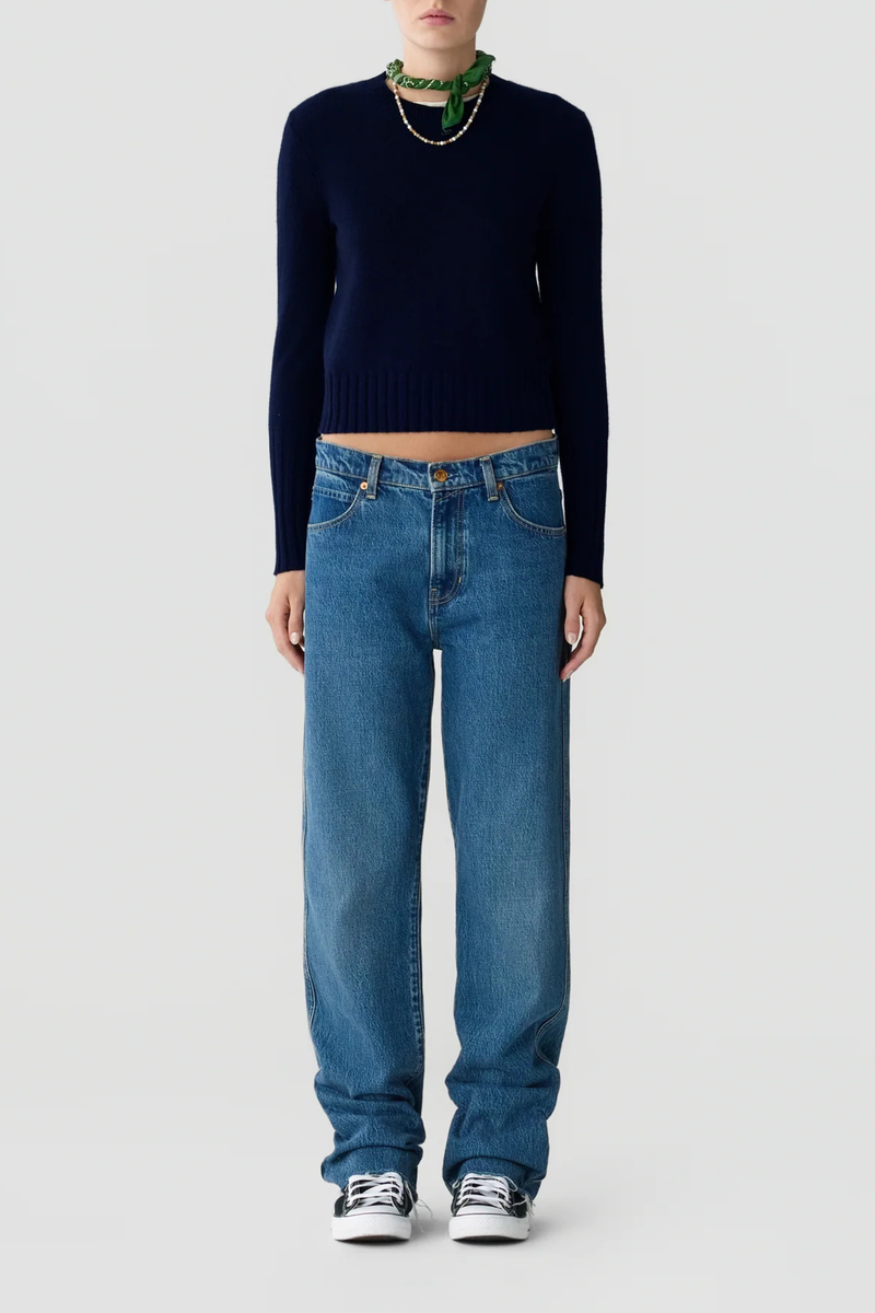 front profile model wearing  Shrunken Crew Sweater Midnight Shrunken style
Slim fit
High ribbed trims
Lightweight cashmere knit
Crew neck sweater
100% Cashmere