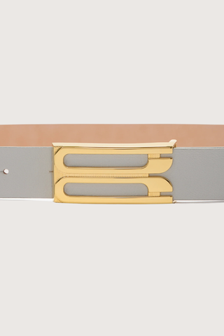 close up buckle detail Dorian Frame Belt Magnesium grey leather Signature gold plated hardware
100% Leather