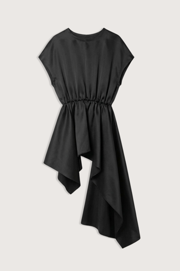 flat lay Silk Organza Peplum Top black Crewneck
Batwing sleeve
Elastica waist
Raw edge detailing
Asymmetrical hemline
100% silk
Made in USA