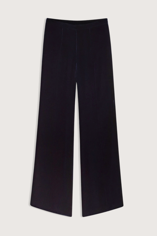 flat lay Silk Velvet Pant navy Glossy silk and viscose velvet
Loose-leg
Wide hem
Refined pressed pleat on the front and back
Rear-elasticated waistband
Medium waist trousers
Zip and button closure
