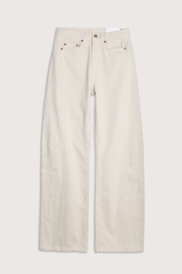 flat lay Slim Lasso Chalk white Overdye Jean cotton Sit at the natural waist
Pieced outseam
Kinked leg shape
Frayed hem 