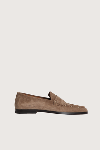 side profile Soft Loafer Suede taupe traditional penny strap
Super soft leather
Leather upper and lining  Wide signature side number on the side
