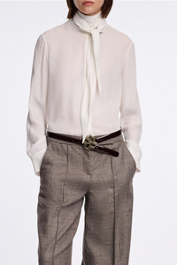 front profile model wearing Soft Vibe Silk Blouse white Flowing silk-viscose crêpe de Chine blouse
Concealed placket
Tie collar
Cuffs with covered buttons