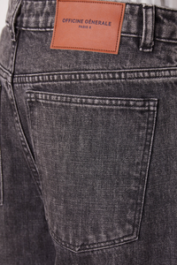 logo patch detail for Sora Denim Anthracite Low-waisted 5 pockets, loose fit
100% Cotton
Curved and wide leg
Darts at knees
Tone on tone topstitching
Silver jeans button and rivets.