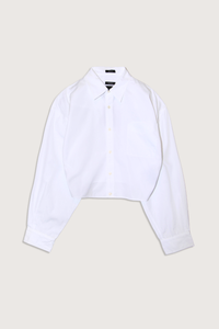 flat lay Split Hem BF Shirt white ITALIAN COTTON POPLIN
CROPPED BODY
CINCHED AT WAIST
RELAXED FIT
SIDE SEAMS THAT NARROW TOWARDS BACK BODY