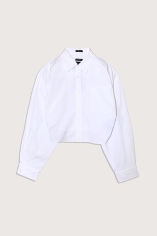 flat lay Split Hem BF Shirt white ITALIAN COTTON POPLIN
CROPPED BODY
CINCHED AT WAIST
RELAXED FIT
SIDE SEAMS THAT NARROW TOWARDS BACK BODY