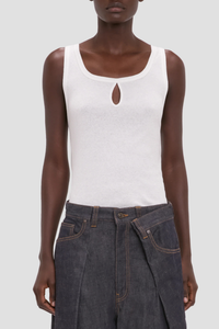 front profile model wearing Split Tank Top White cotton linen Vest top
Rounded square neckline
Cut-out detail
Low hip length
Cotton blend
Sleeveless
Pleated back