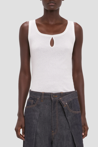 front profile model wearing Split Tank Top White cotton linen Vest top
Rounded square neckline
Cut-out detail
Low hip length
Cotton blend
Sleeveless
Pleated back